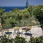 Galena Group Seaview With Heated Pools, By Thinkvilla 빌라